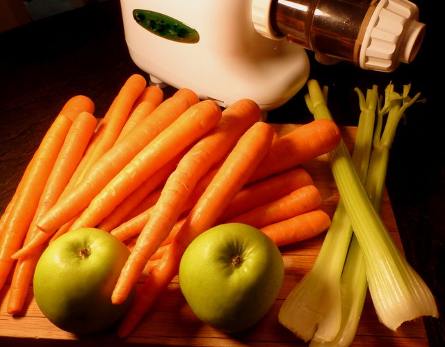 Carrot juice is one of the most nutritious and easiest ways to regain your health.