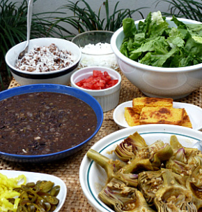 A delicious picnic lunch made up of vegetarian dishes.